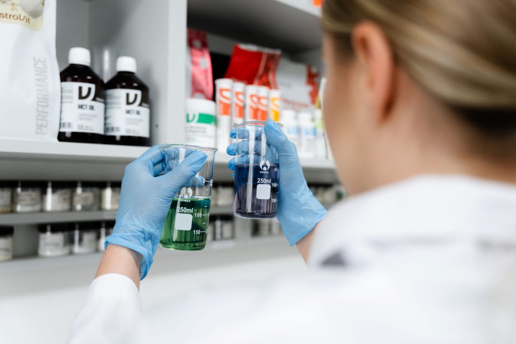 R&D-rozwój-technologii-zywnosci-badania-w-ostrovit-pracownik-w-zambrowie