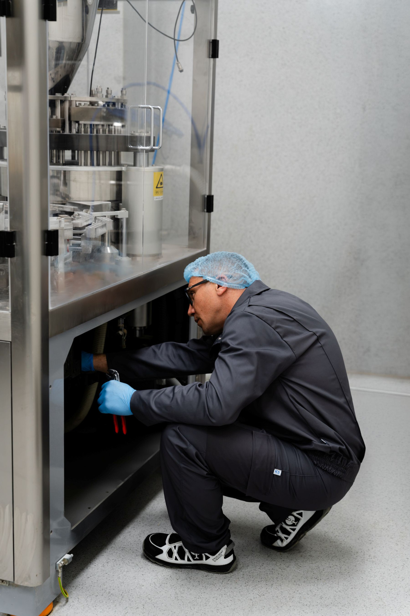 pracownik-na-produkcji-w-ostrovit-technik-utrzymania-ruchu-zambrow